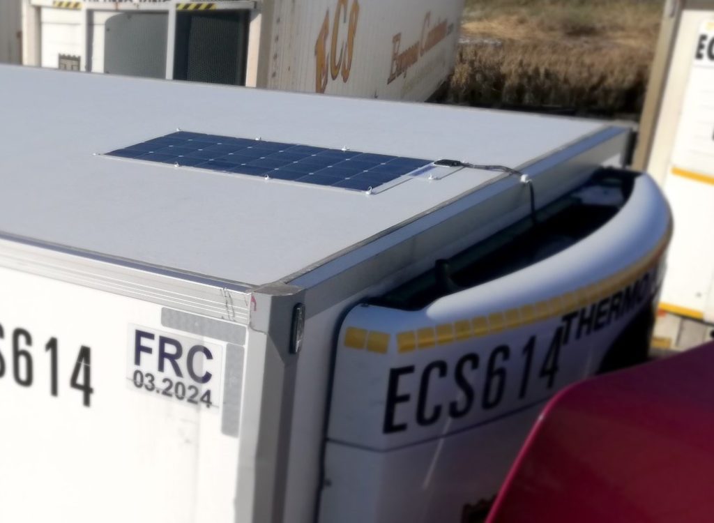 Thermo King a équipé de panneaux solaires ThermoLite 76 nouvelles semi-remorques frigorifiques de l'entreprise ECS.