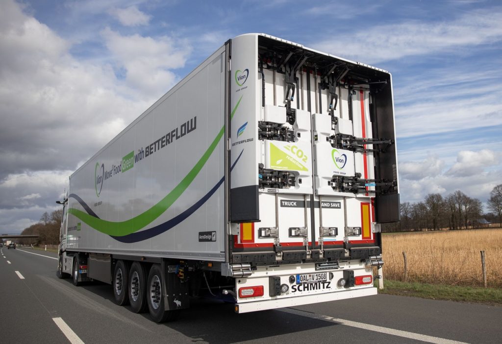 Le pack aérodynamique de Betterflow installé sur la caisse frigo de Schmitz Cargobull est particulièrement frugal en transport longue distance.