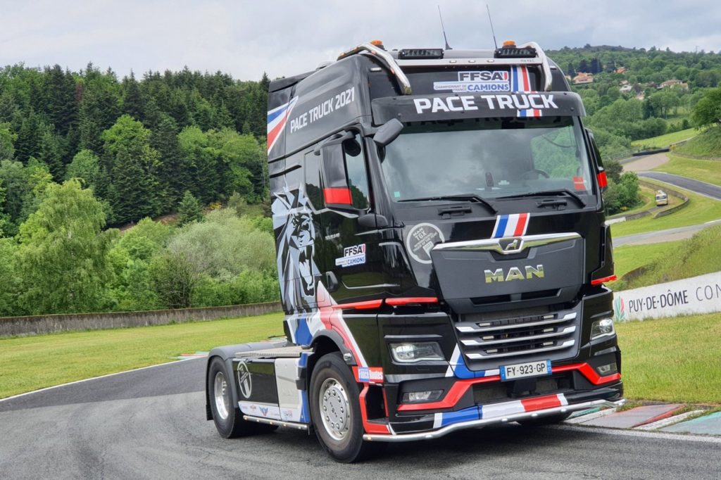 MAN Trucks & Bus confirme sa présence aux 24h Camions du Mans 2021. L'occasion pour le constructeur d'y dévoiler 5 MAN TGX.