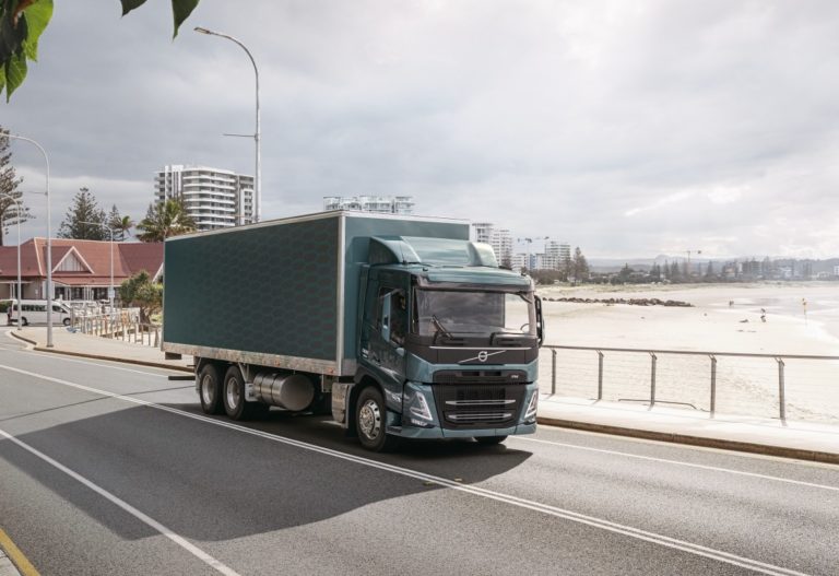 La technologie GNL, réduisant les émissions de CO2 et la consommation de carburant sans compromis sur la performance, sera également exposée par Volvo Trucks à Solutrans.