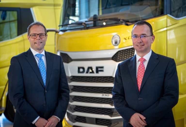 Harry Wolters (à gauche) est promu Directeur Général Chaîne Cinématique & Electrification au sein de PACCAR Corporation, à compter du 1er août 2022. Harald Seidel lui succédera au poste de Président de DAF Trucks. © DAF Trucks