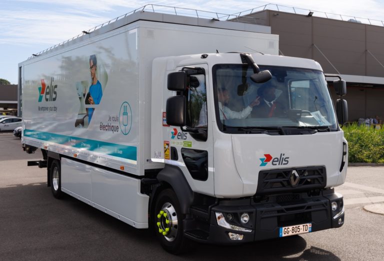 Renault Trucks a été choisi par le groupe Elis pour l’accompagner dans l’accélération de la transition énergétique de sa flotte de véhicules poids lourds. © Renault Trucks