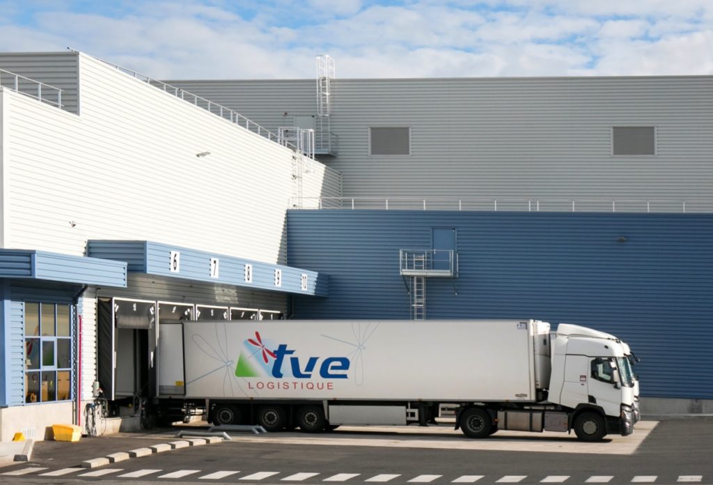 En plus d’assurer directement des prestations de transport, TVE Logistique gère et met à disposition un parc de véhicules, pour l’ensemble des sociétés de son groupe d’appartenance Sicarev. © TVE Logistique