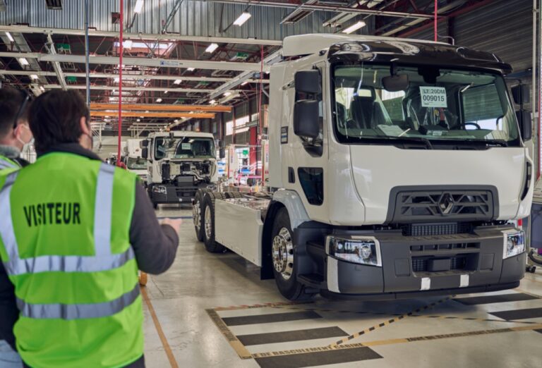 Renault Trucks commercialise et produit en France depuis 2020 la gamme de camions électriques la plus large du marché. © Renault Trucks.