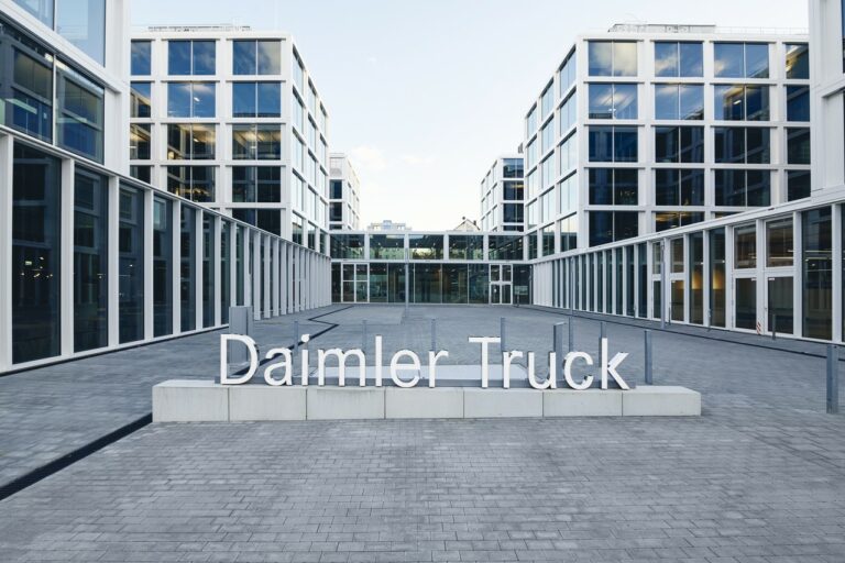 Daimler Truck Holding AG: Vorläufige Ergebnisse für das dritte Quartal 2022 über den Erwartungen, Aktualisierung des Ausblicks für das Gesamtjahr 2022Daimler Truck Holding AG: Preliminary results for Q3 2022 above expectations, updated guidance for t